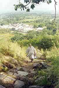 Ascent to Tiruppukazh Asramam